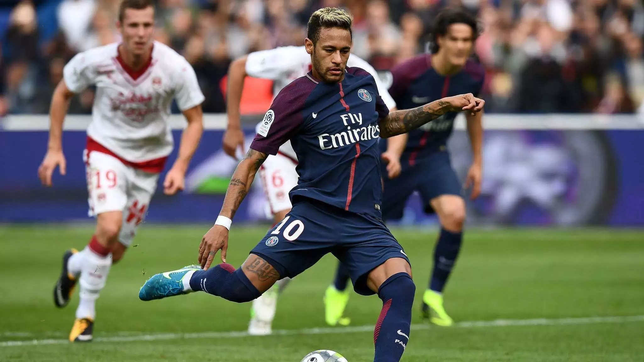 吉尔莫：和麦克托米奈出门情况会变得疯狂，因为他外貌特征太明显.